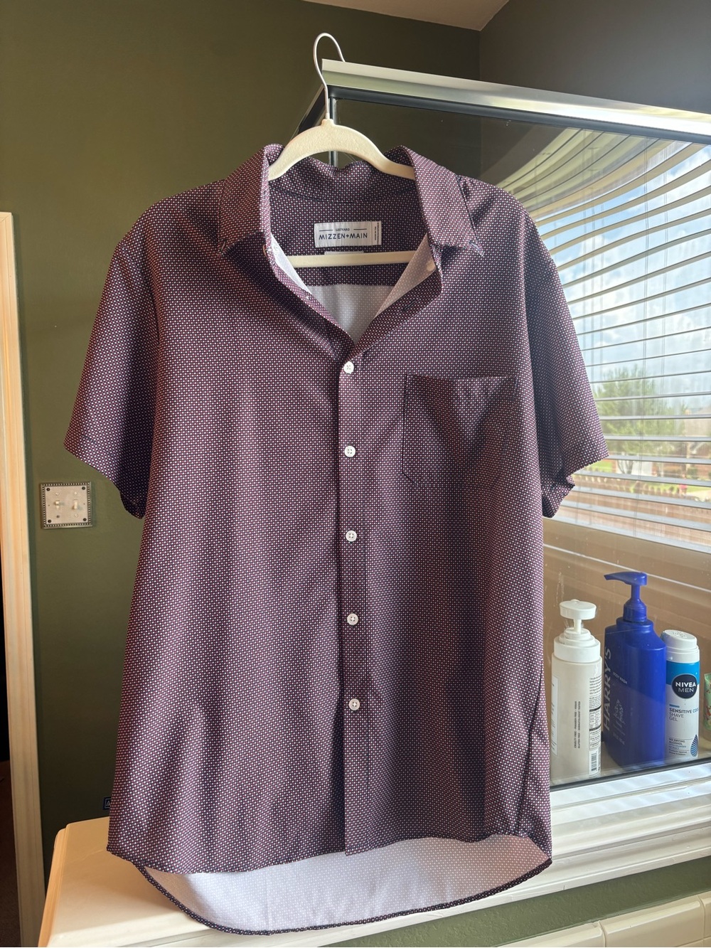 Mizzen+Main Short Sleeve Button-Down in Burgundy with Micro Dot